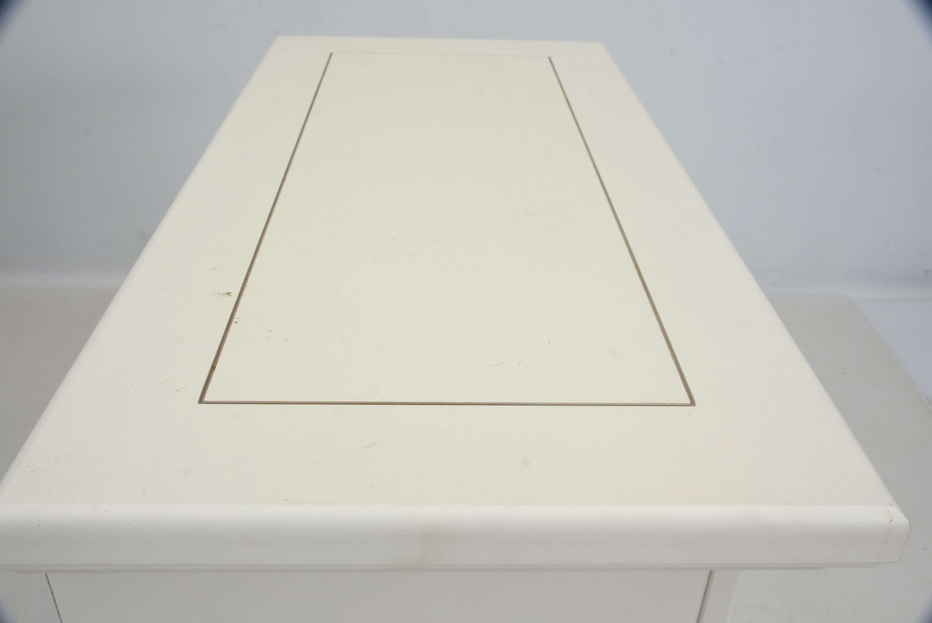 Broyhill "Pleasant Isle" Upright Chest of Drawers