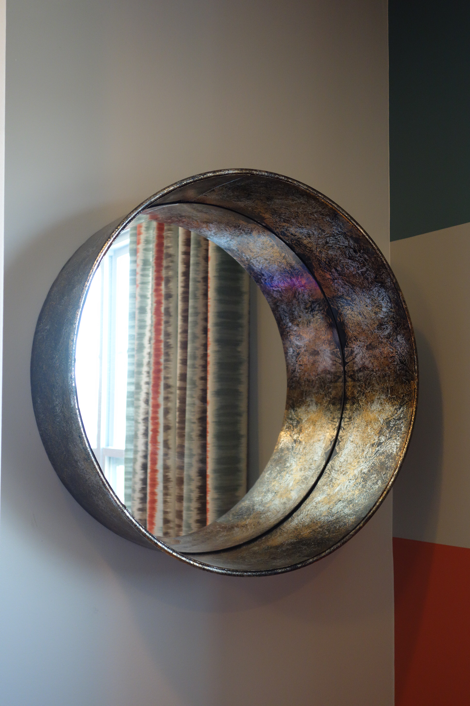 Modern Style Metal Bucket Wall Mirror