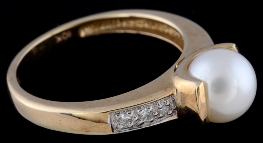 10K Yellow Gold Pearl and Diamond Ring
