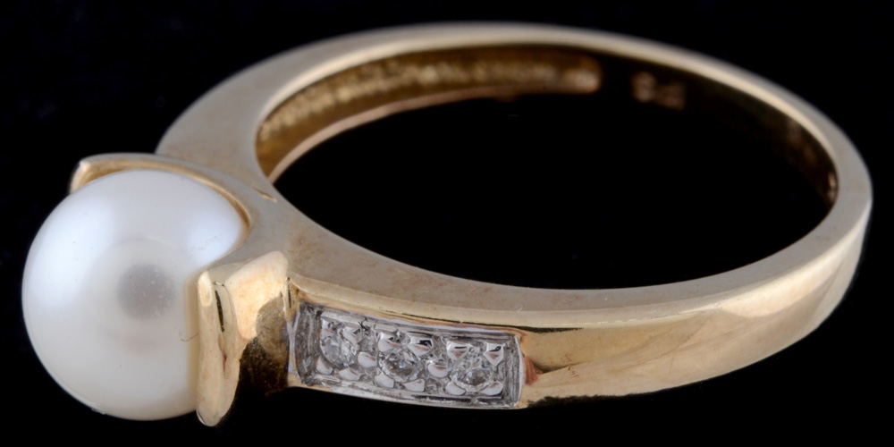 10K Yellow Gold Pearl and Diamond Ring