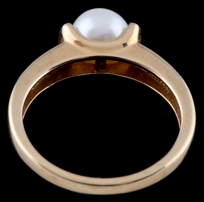 10K Yellow Gold Pearl and Diamond Ring