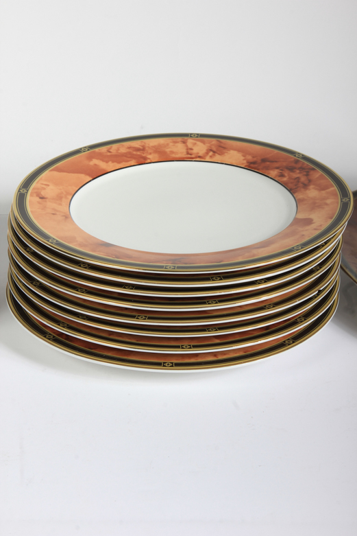 Retroneu "Wood Garland" Fine China Dishware Set