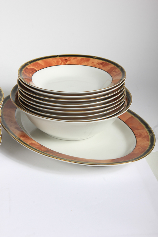 Retroneu "Wood Garland" Fine China Dishware Set