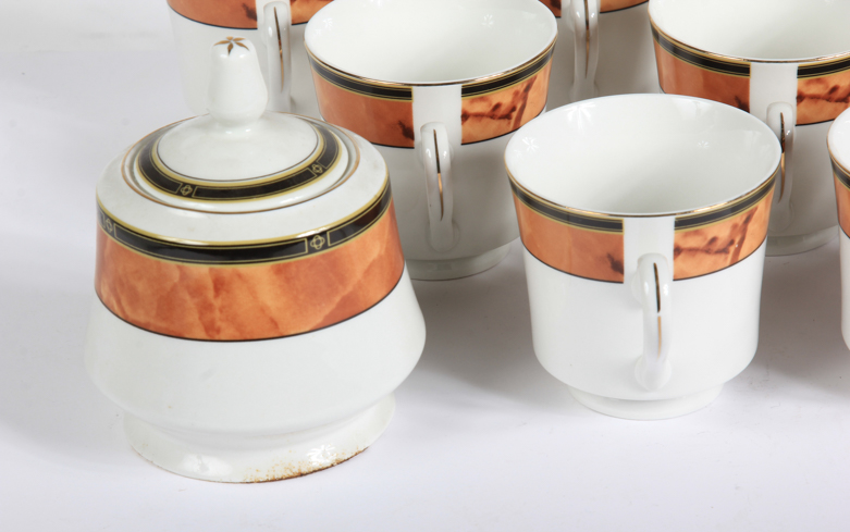 Retroneu "Wood Garland" Fine China Dishware Set