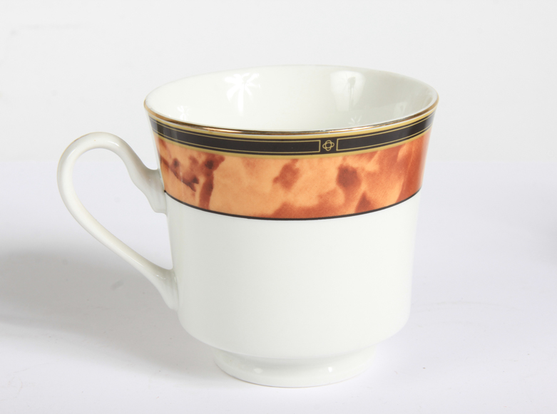 Retroneu "Wood Garland" Fine China Dishware Set