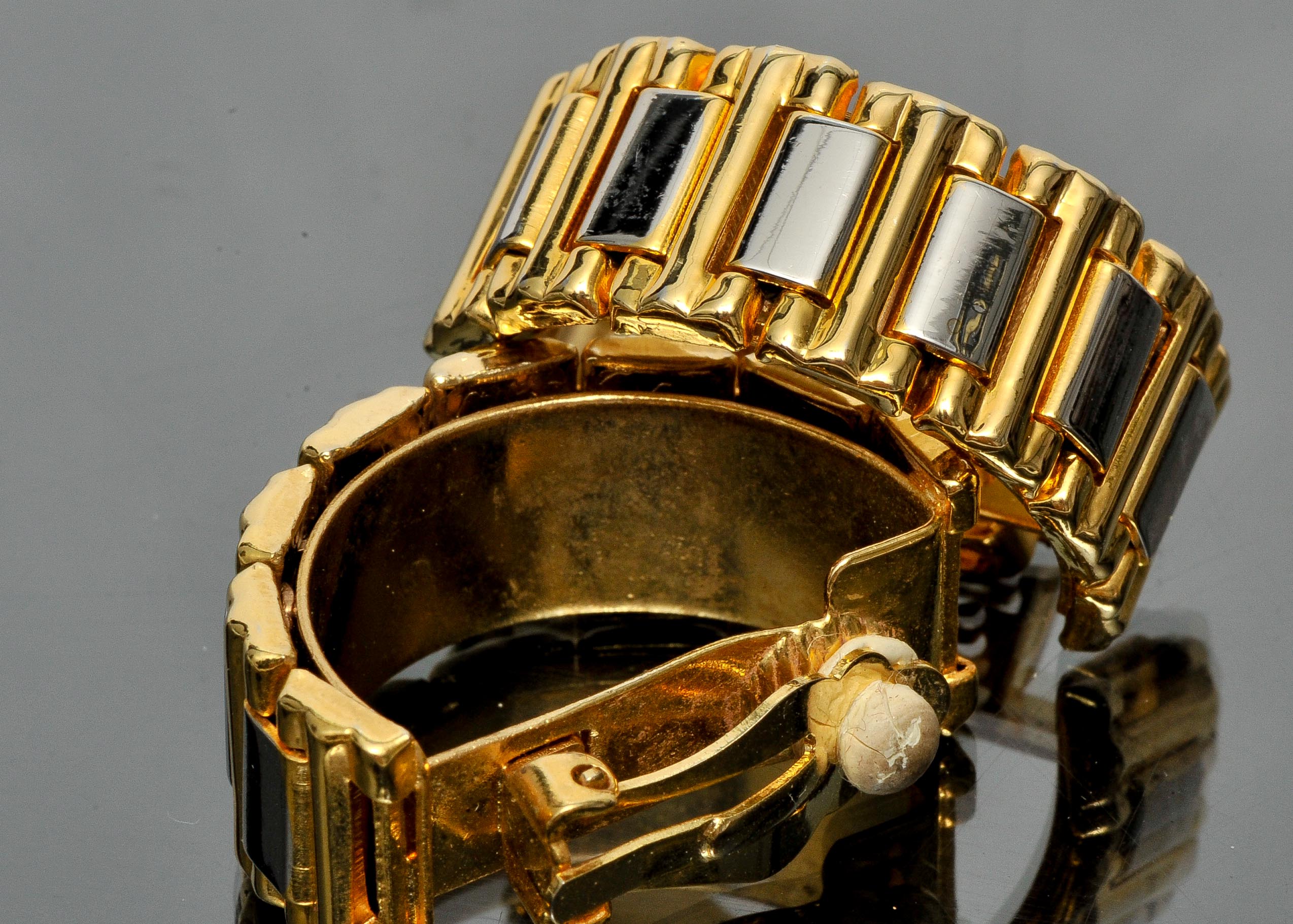 Vintage Metal Clip On Earrings