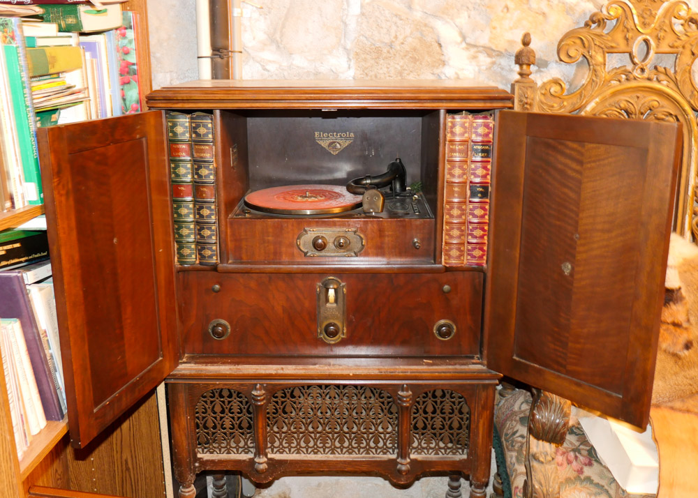 Circa 1928 RCA Victor Victrola Electrola