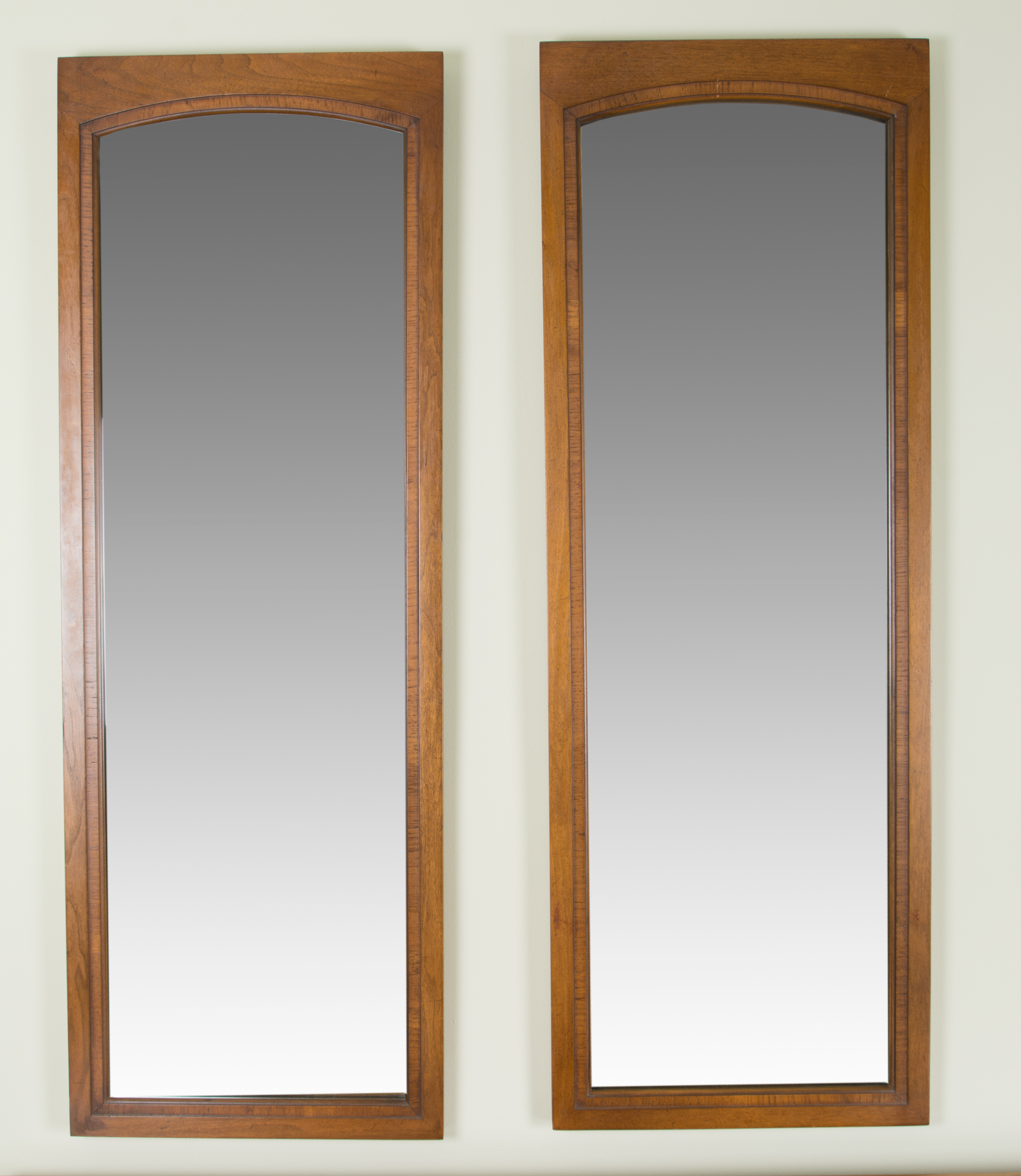 White Fine Furniture Dresser with Two Panel Wall Mirrors