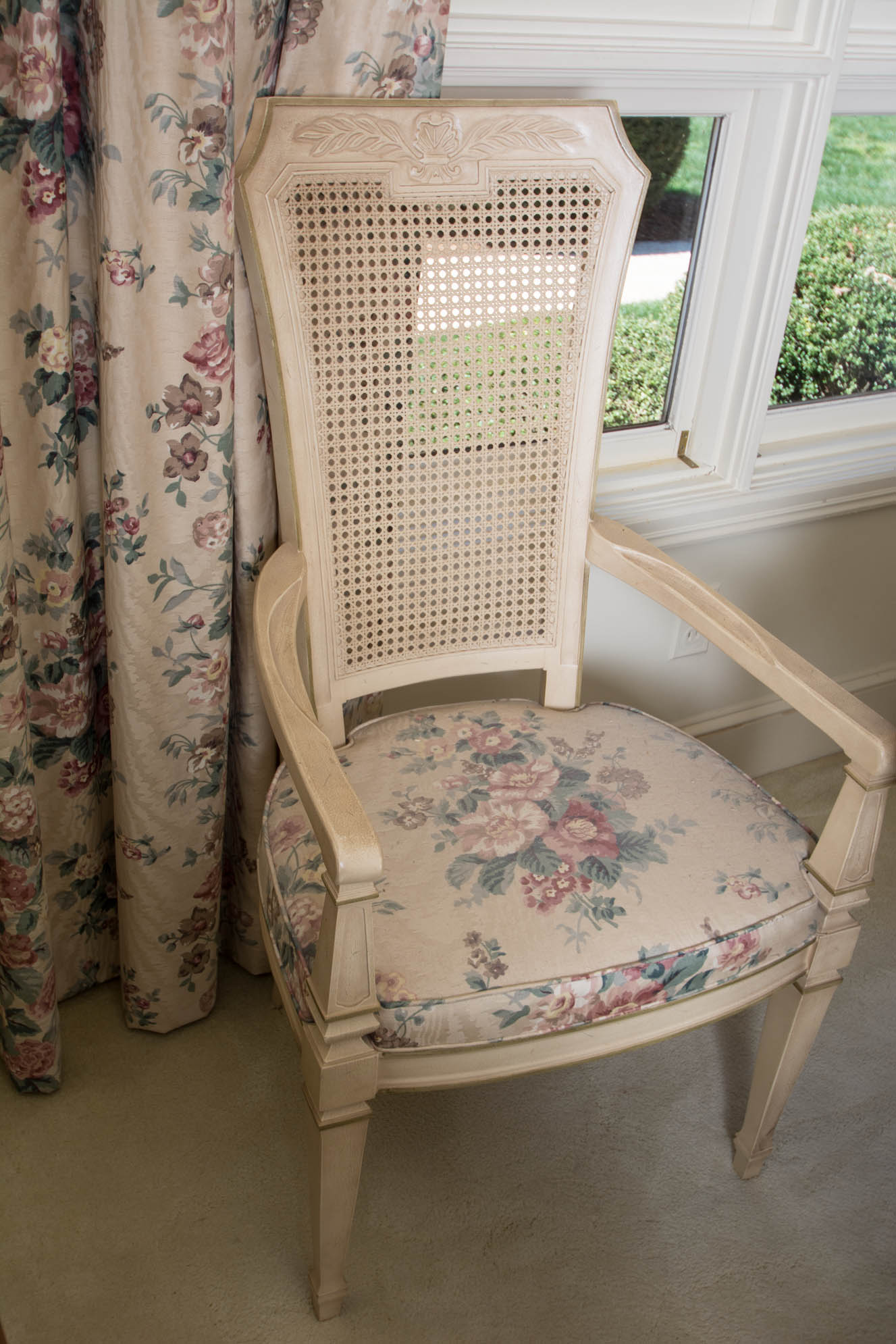 French Provincial Style Dining Table by Drexel