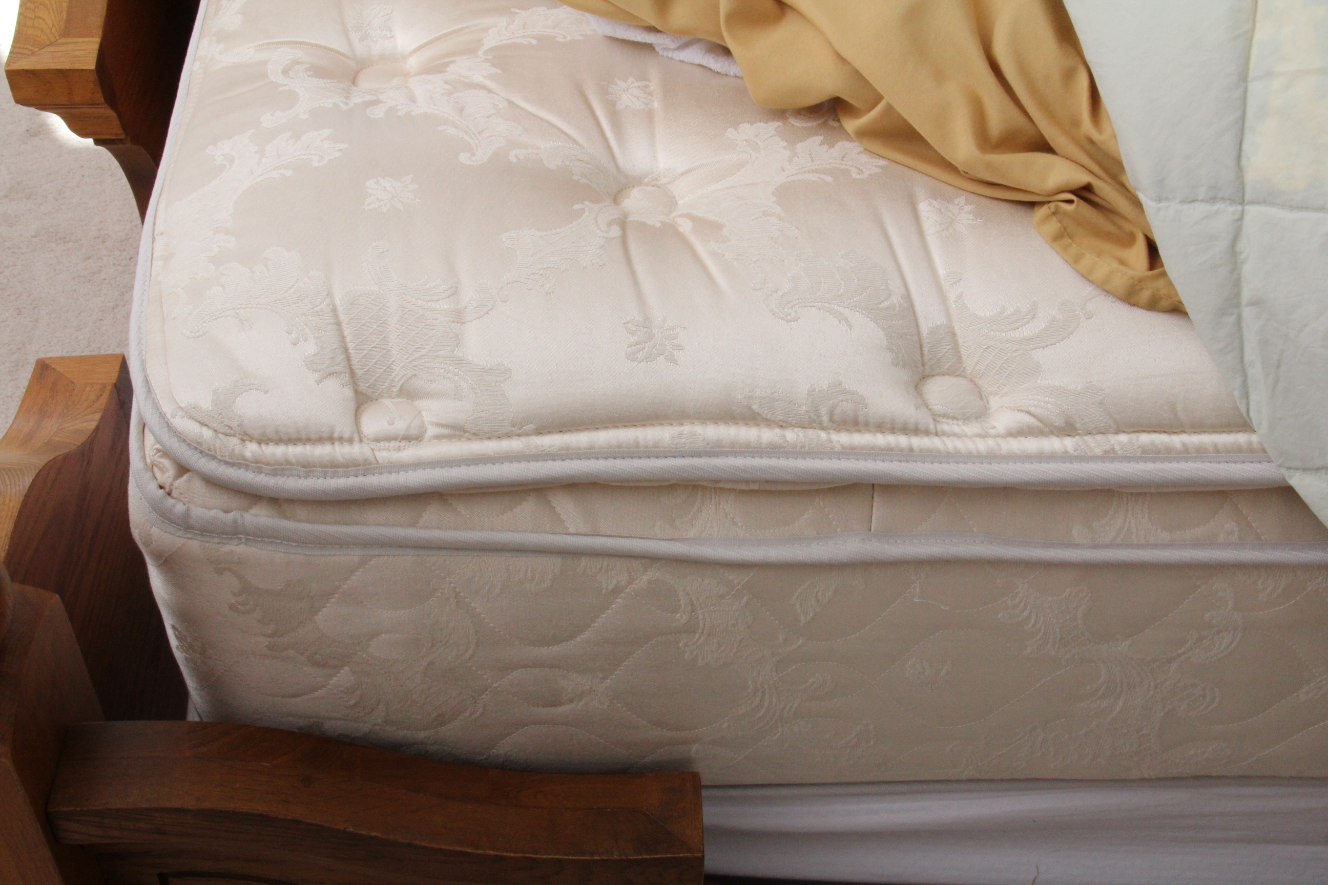 Arbek Oak California King Four Poster Bed