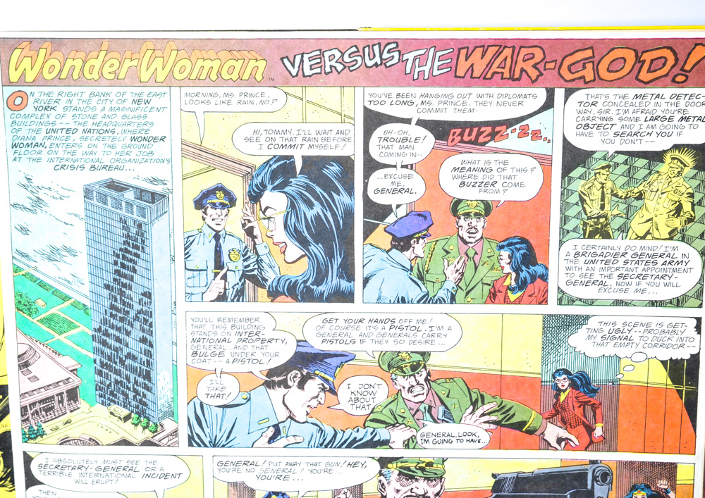 Vintage Wonder Woman Book and Vinyl Record Set