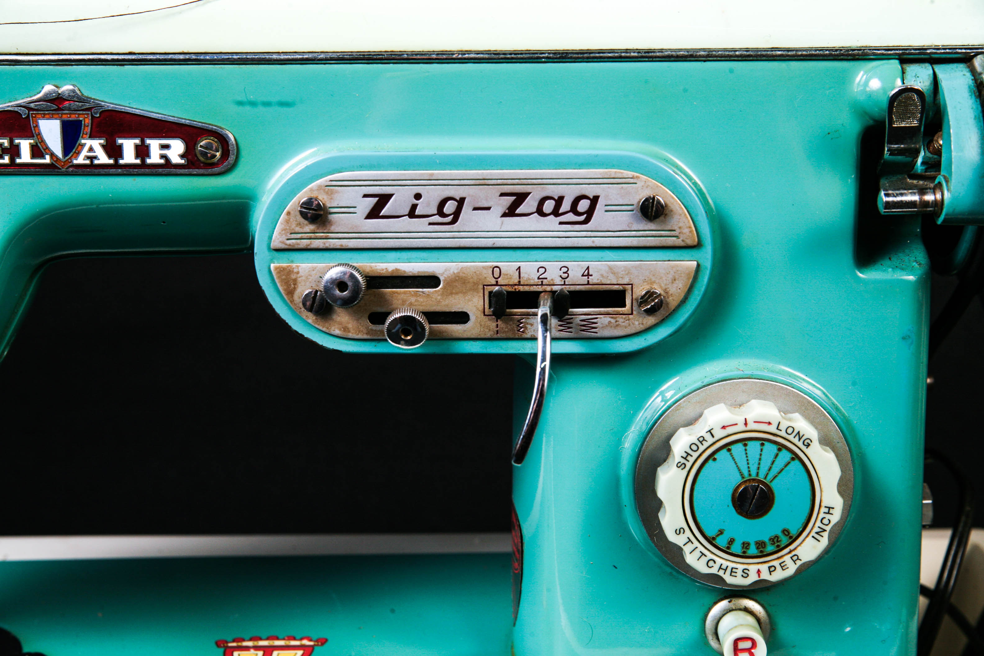 Vintage BelAir Zig Zag 900 Sewing Machine with Case