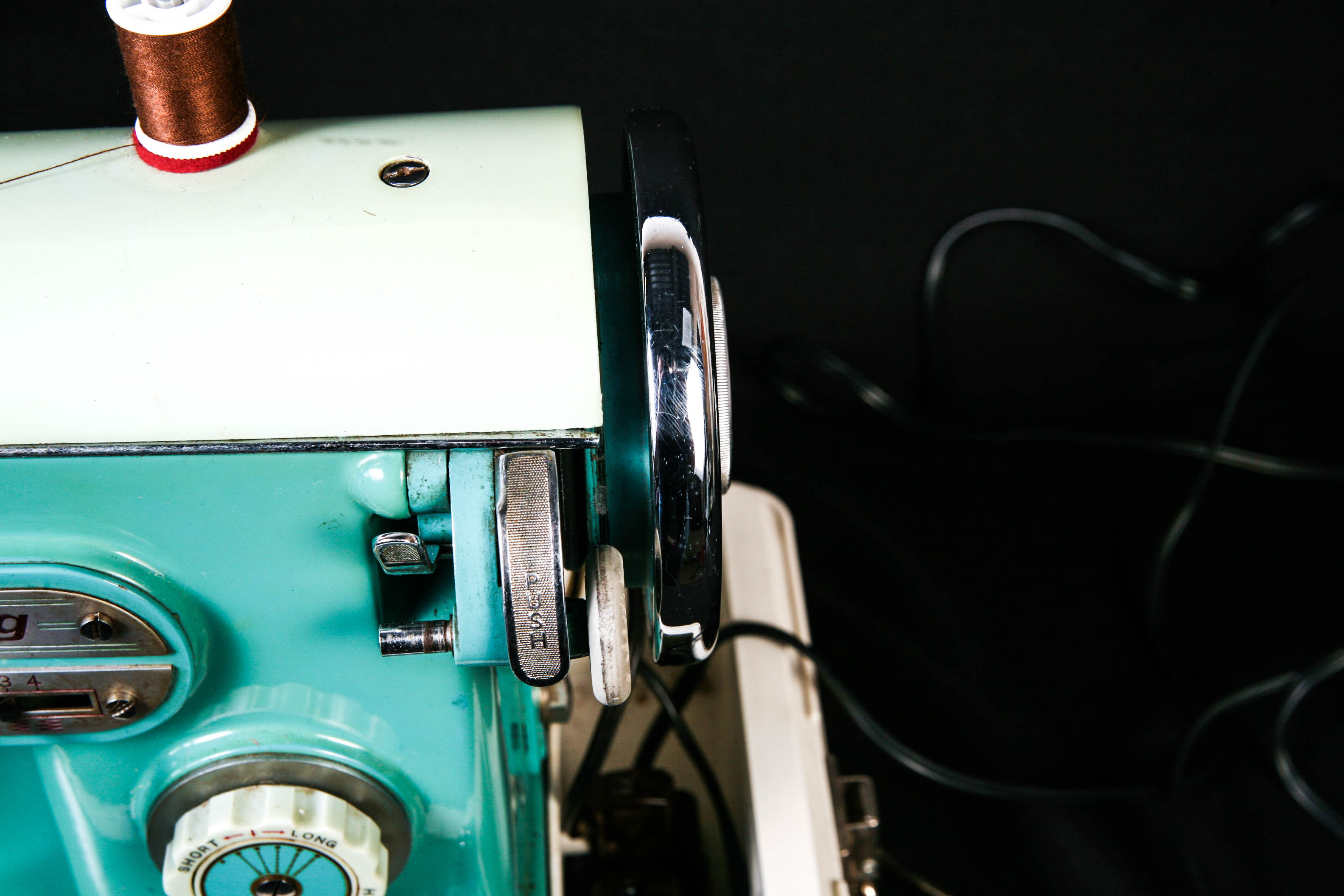 Vintage BelAir Zig Zag 900 Sewing Machine with Case