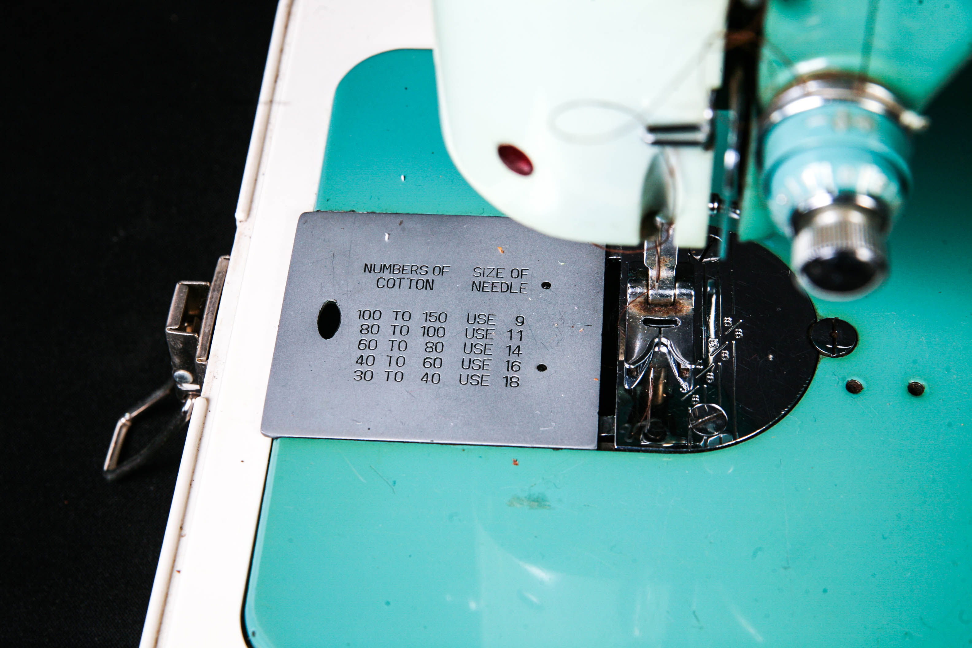 Vintage BelAir Zig Zag 900 Sewing Machine with Case