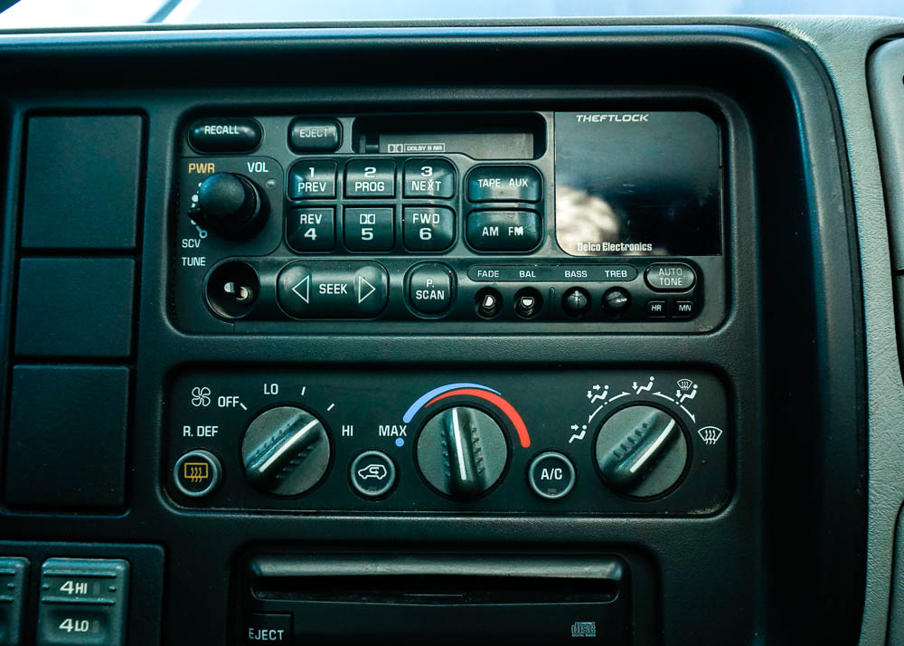 1999 Chevrolet Suburban 4x4 1500 SLE