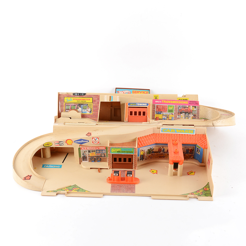 Vintage Hot Wheels Turbo Blast 600 and Service Center