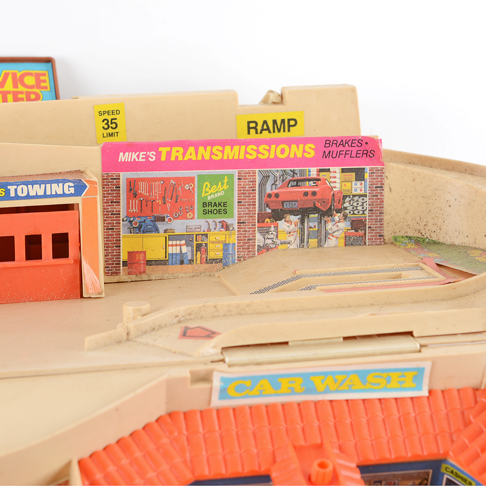 Vintage Hot Wheels Turbo Blast 600 and Service Center