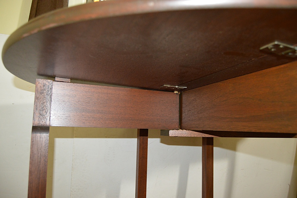 The Bartley Collection Mahogany Irish Hunt Table