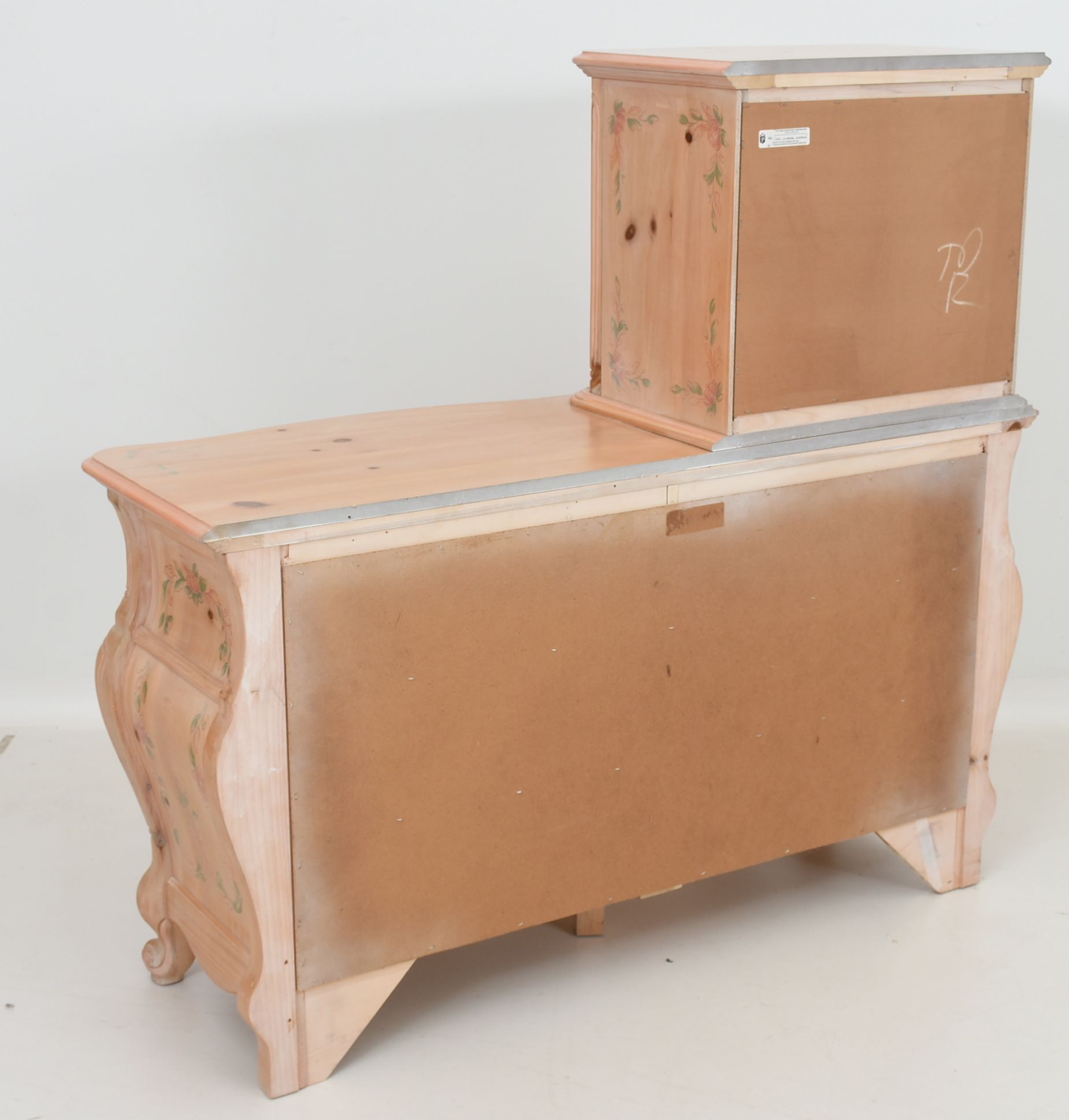 Pulaski Furniture Bombe Style Dresser with Mirror