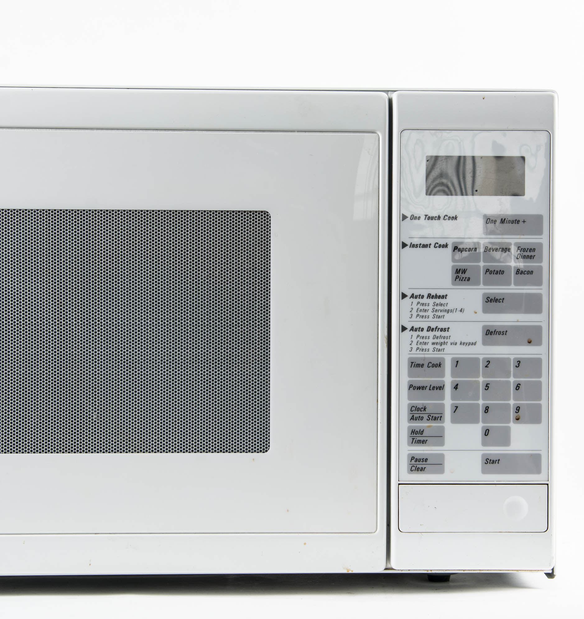 Samsung White 800 Watt 0.9 cu ft Household Microwave Oven with Glass Turntable