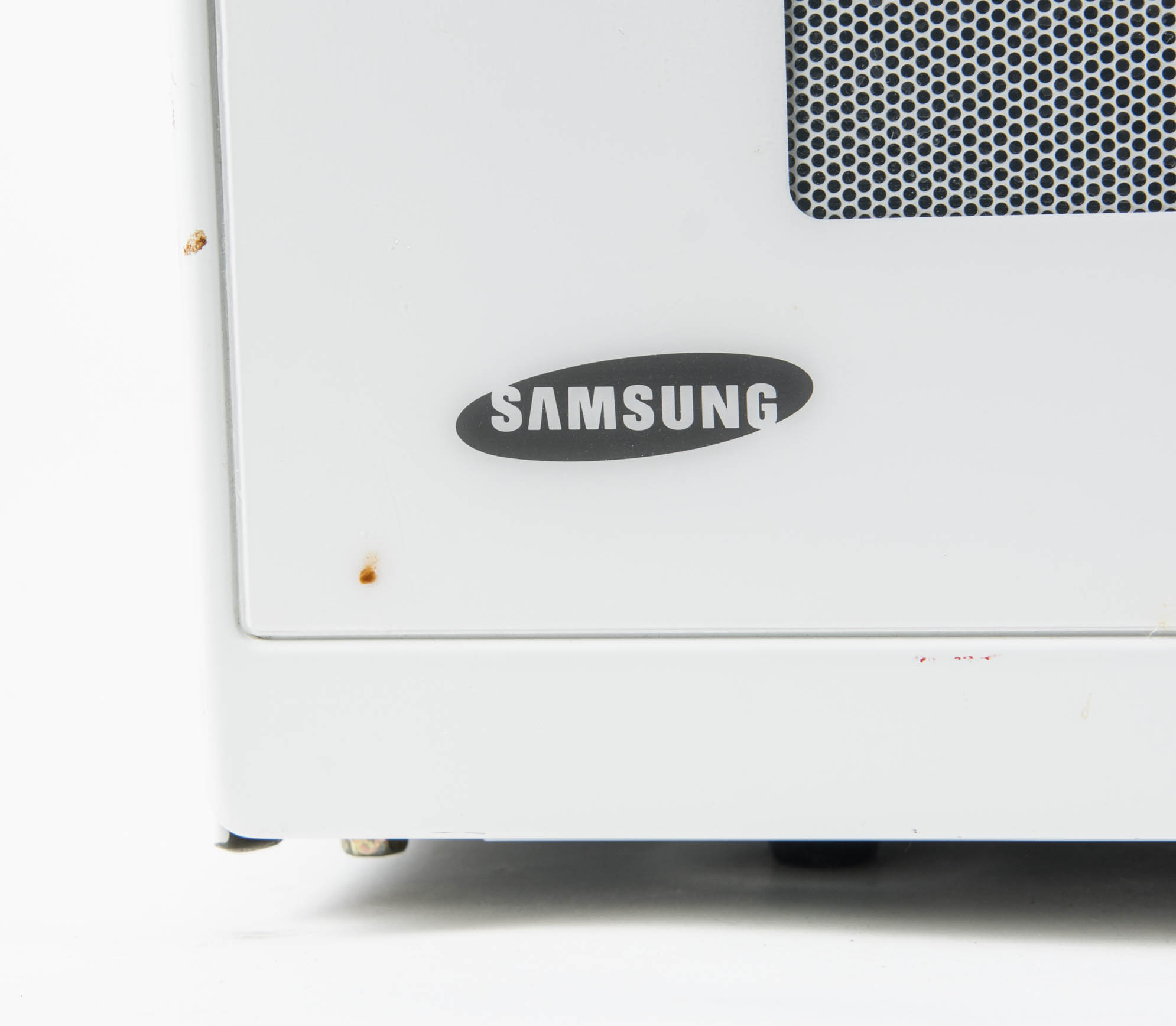 Samsung White 800 Watt 0.9 cu ft Household Microwave Oven with Glass Turntable