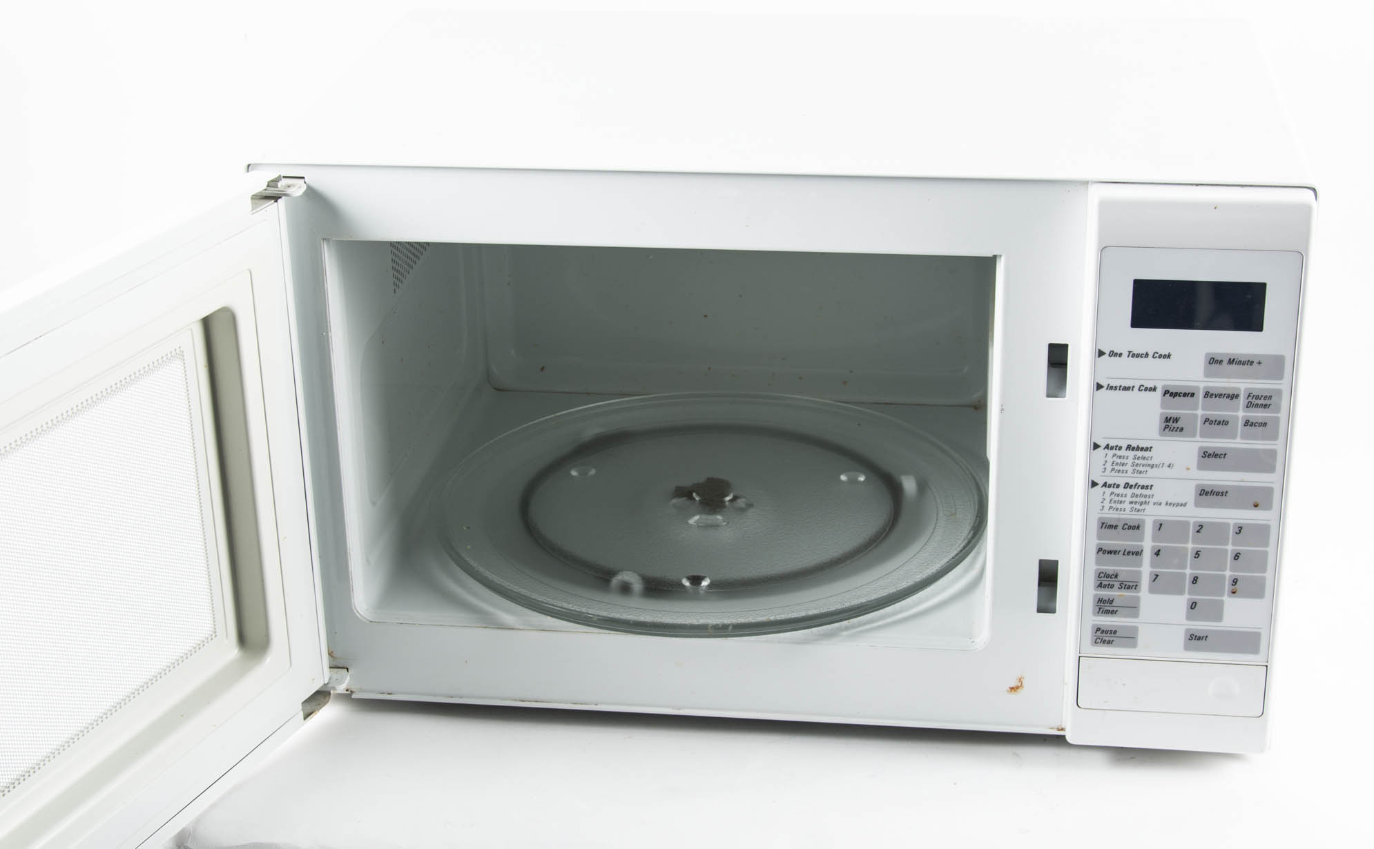 Samsung White 800 Watt 0.9 cu ft Household Microwave Oven with Glass Turntable