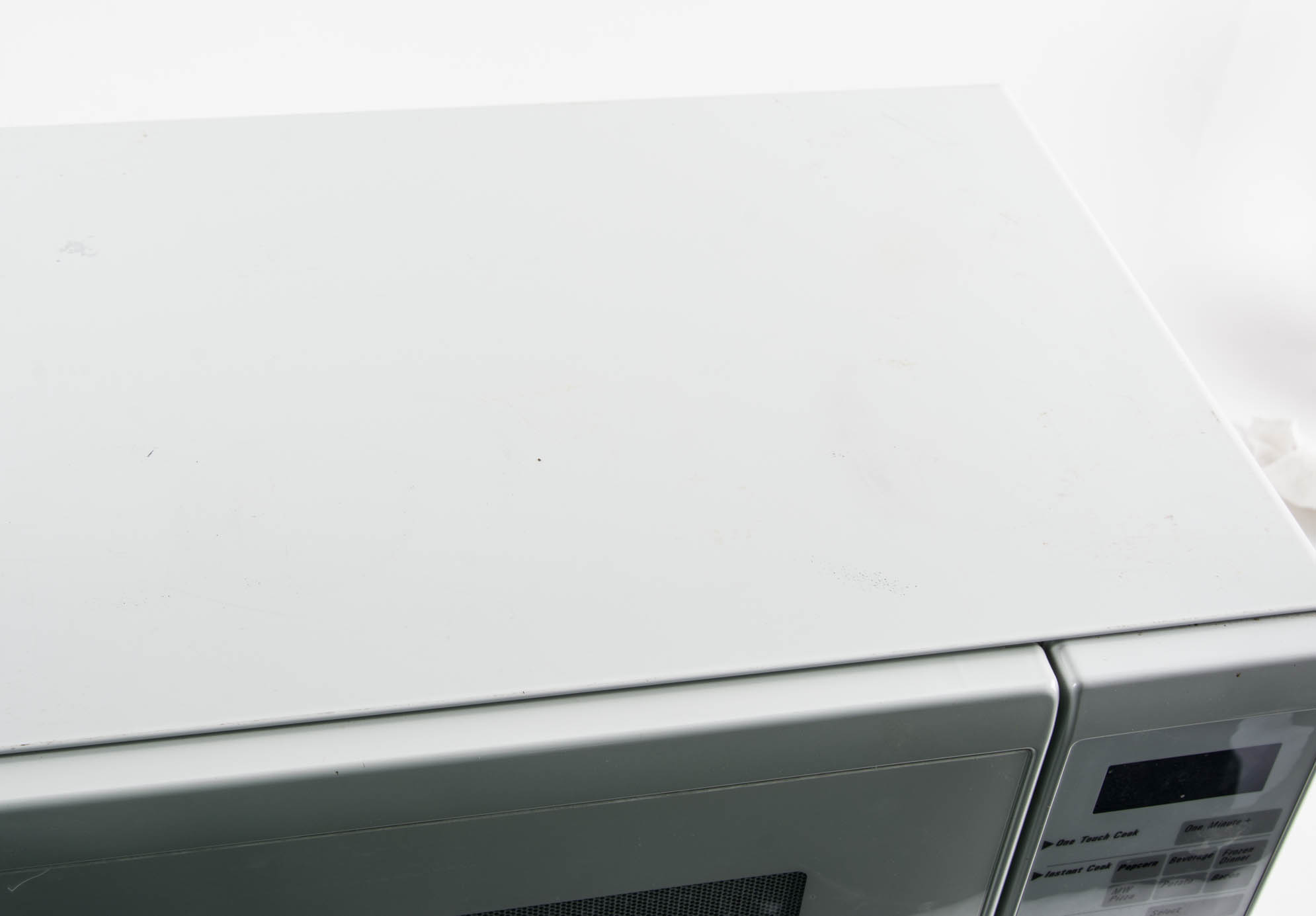 Samsung White 800 Watt 0.9 cu ft Household Microwave Oven with Glass Turntable