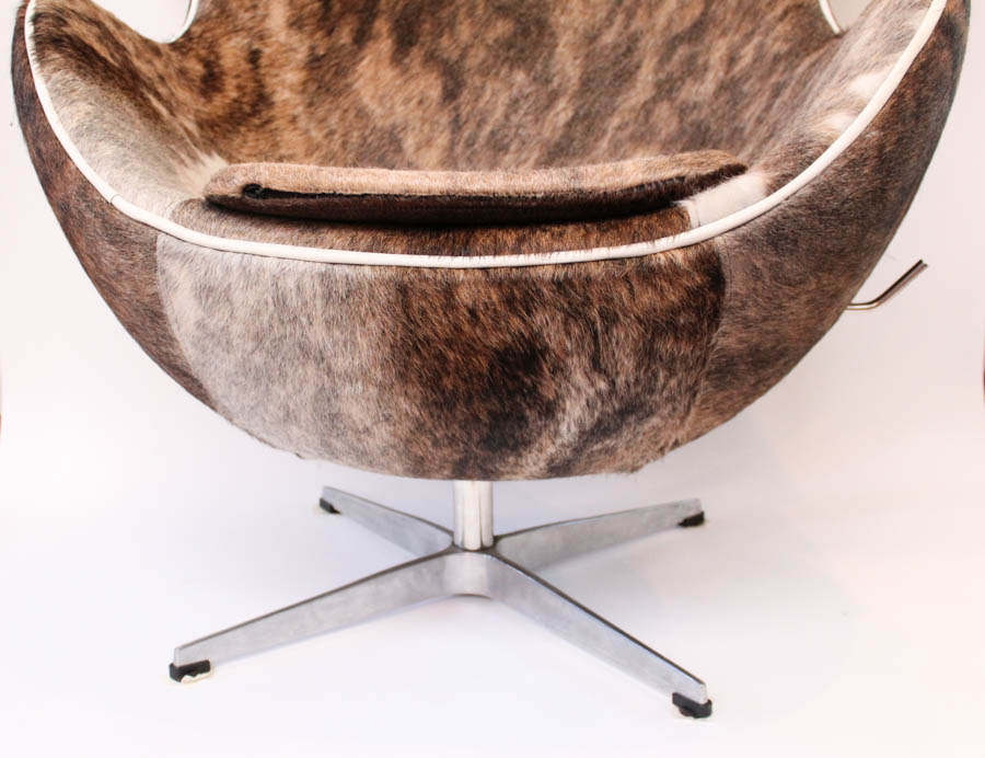 Haircalf Leather Egg-Style Chair