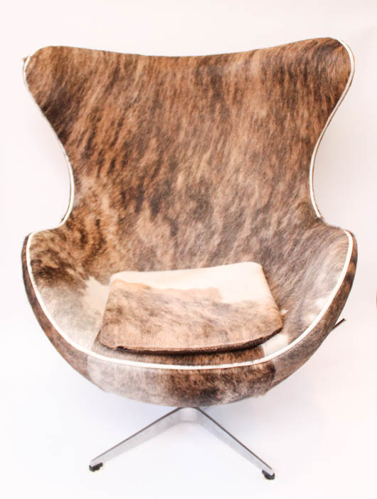 Haircalf Leather Egg-Style Chair