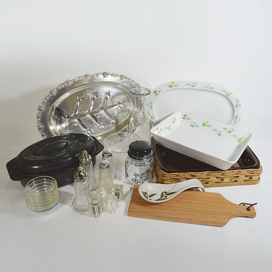 Kitchen Bakeware with Graniteware and Pyrex