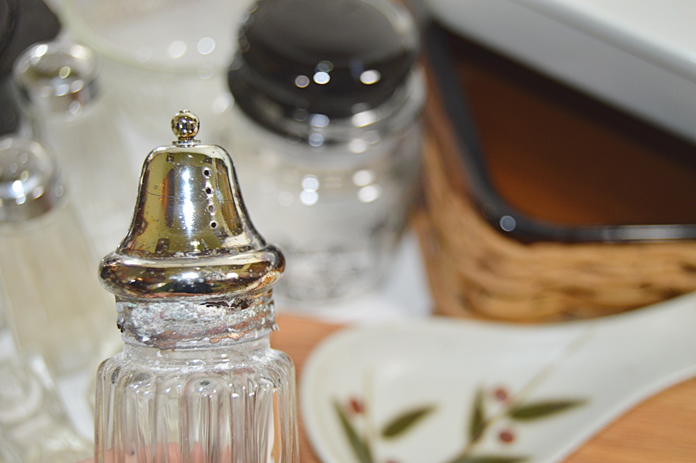 Kitchen Bakeware with Graniteware and Pyrex