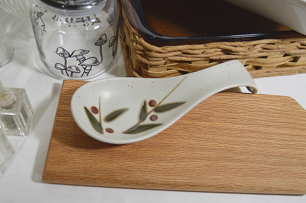 Kitchen Bakeware with Graniteware and Pyrex