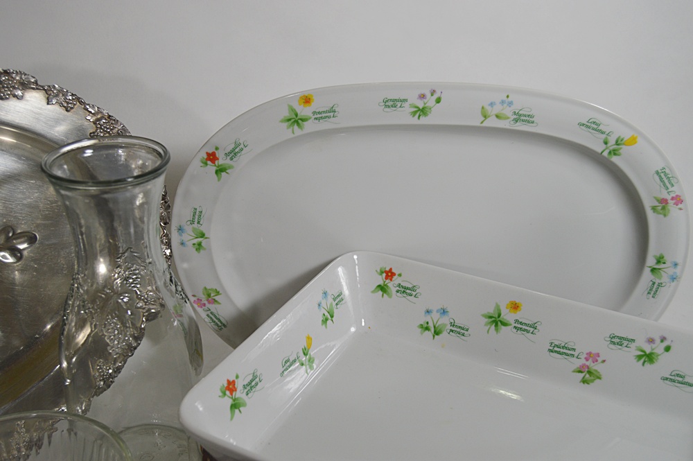 Kitchen Bakeware with Graniteware and Pyrex