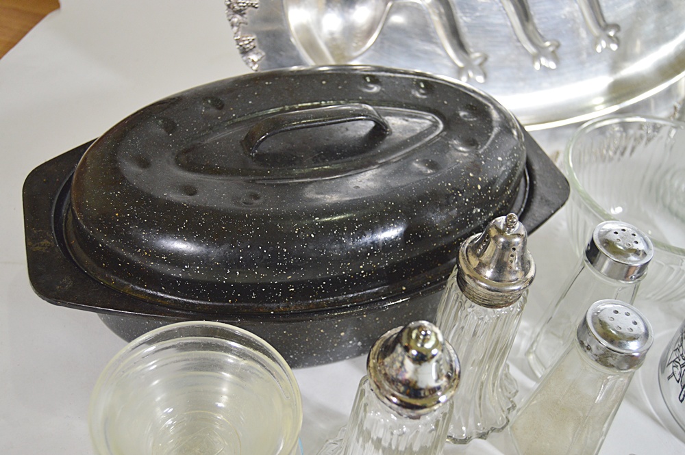 Kitchen Bakeware with Graniteware and Pyrex