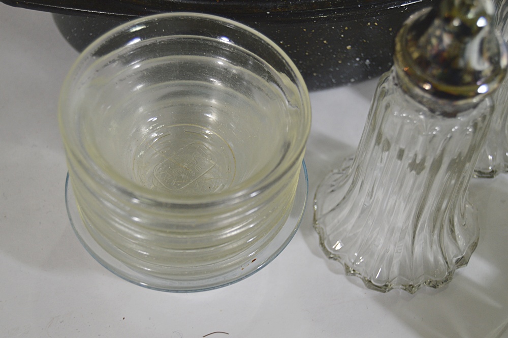 Kitchen Bakeware with Graniteware and Pyrex