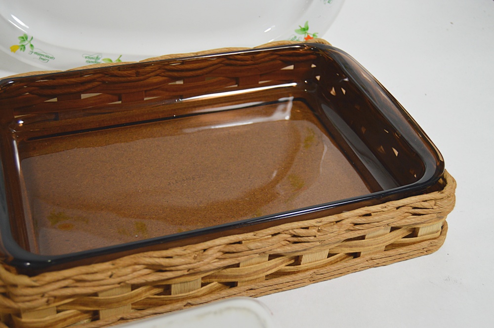 Kitchen Bakeware with Graniteware and Pyrex