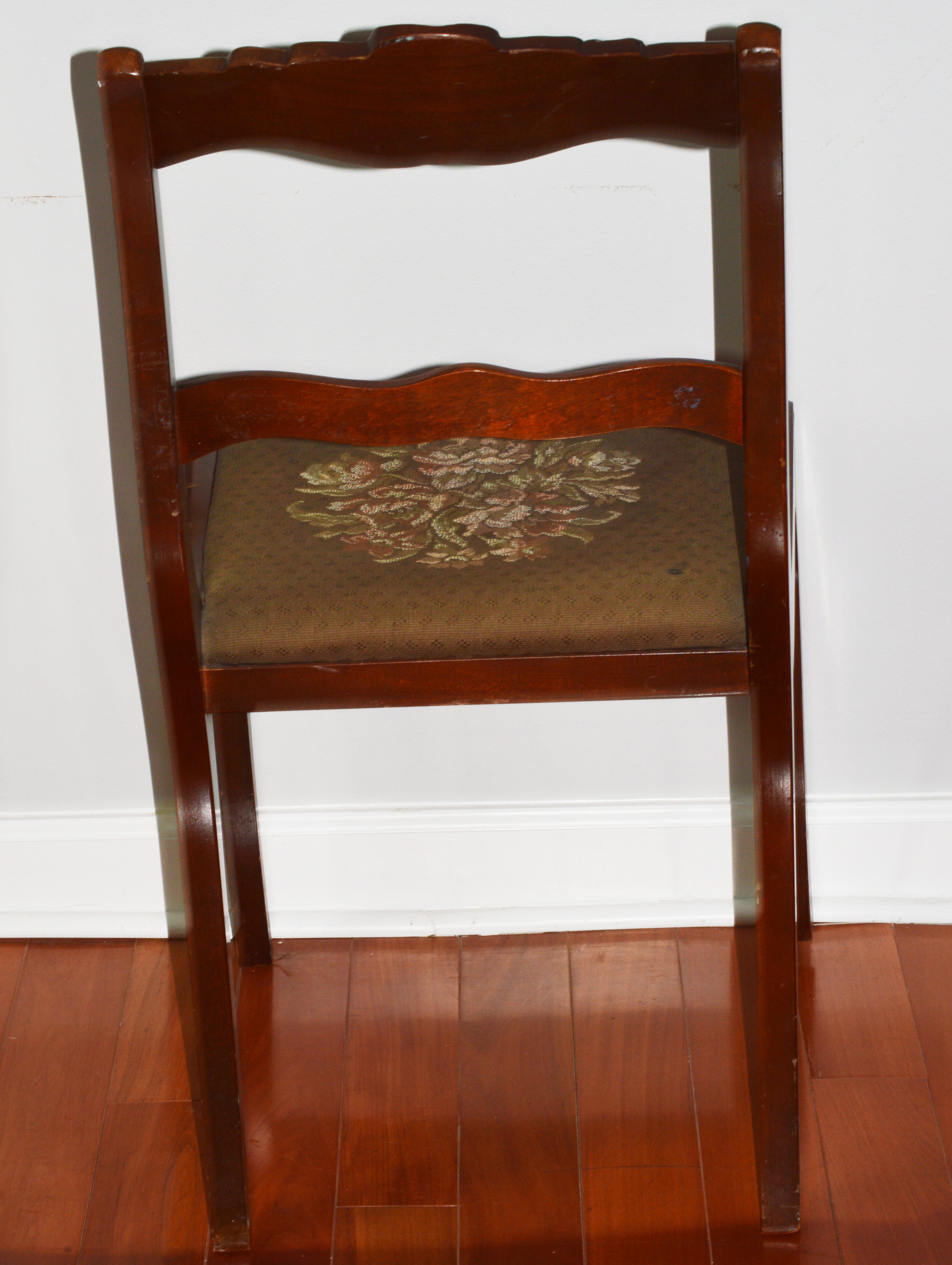 Queen Anne Style Oak Wood Upholstered Chair