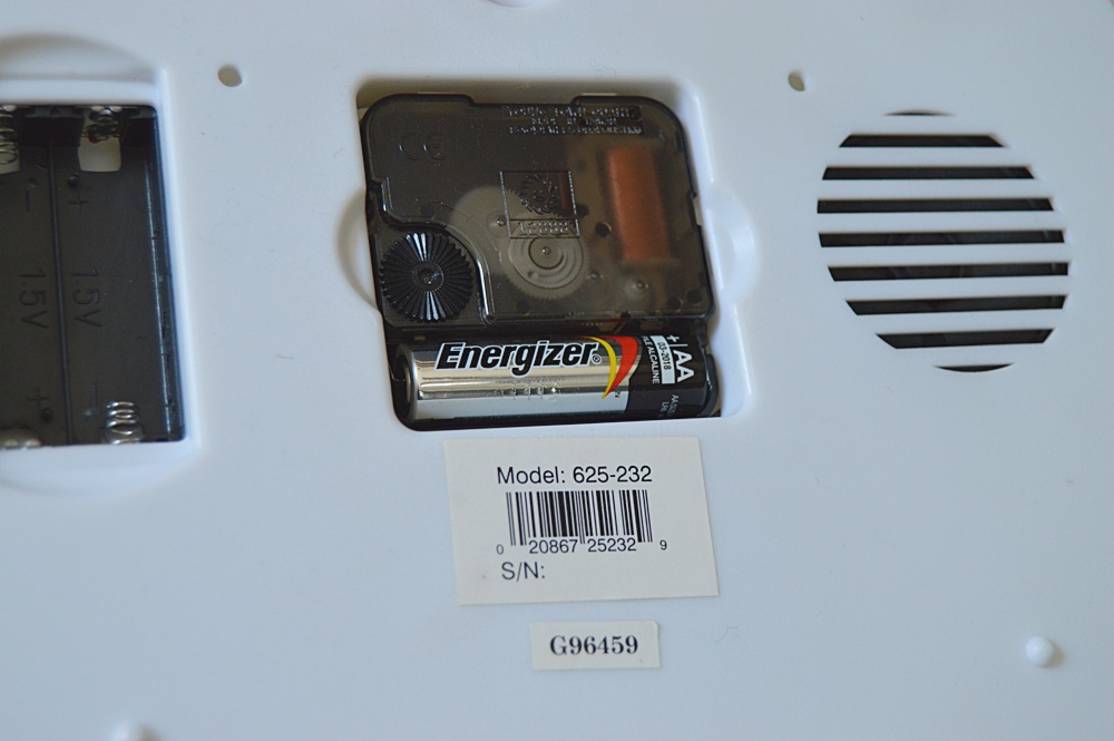 Howard Miller Holiday Wall Clock and Two Plate Rails