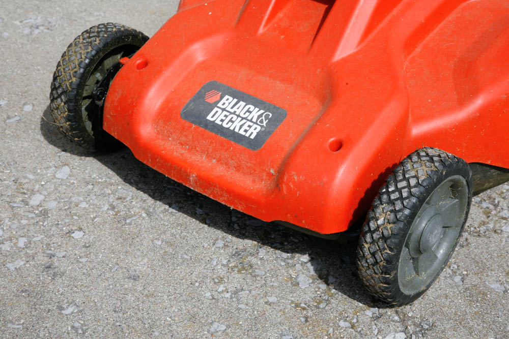 Black and Decker Cordless Electric Lawnmower