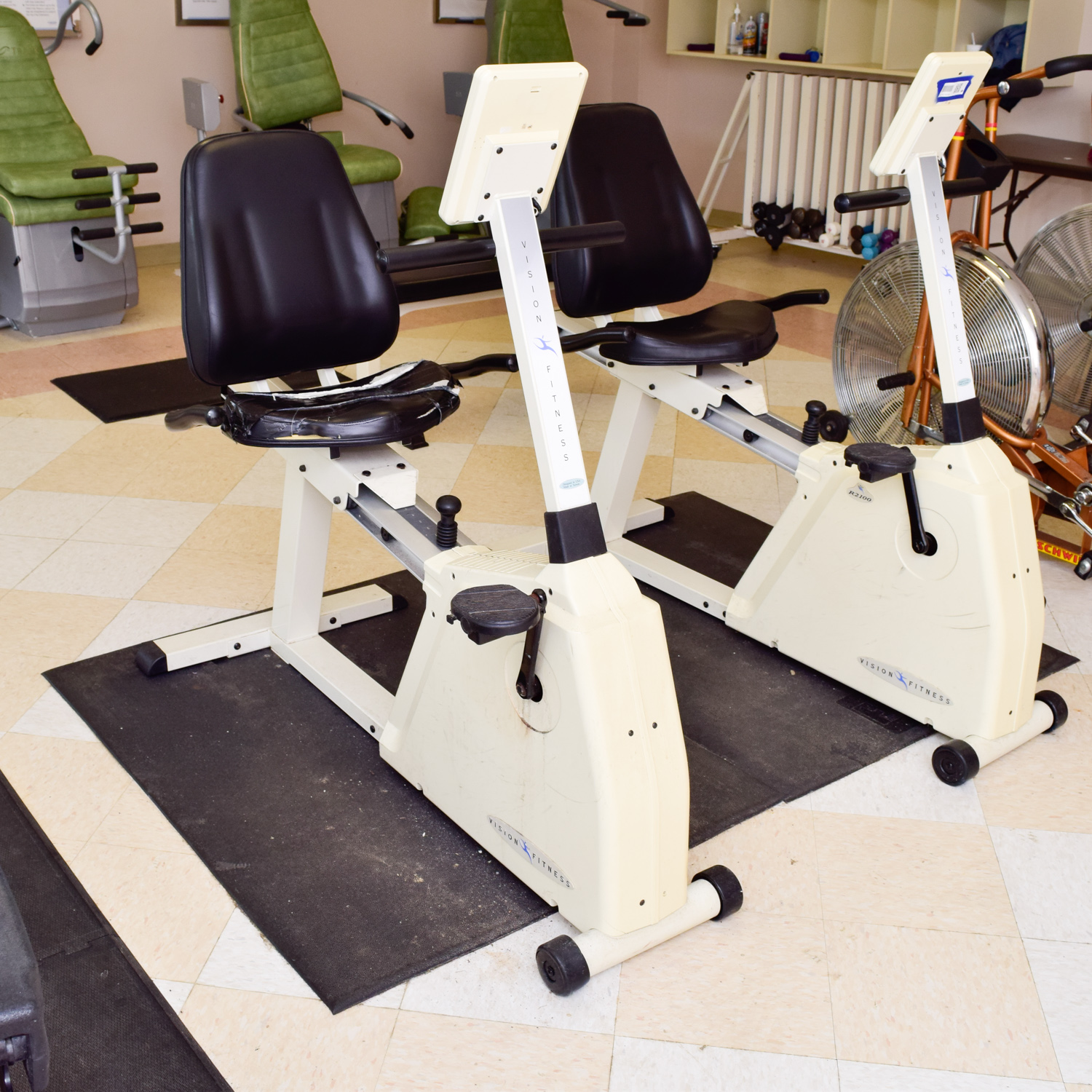 Vision fitness hot sale r2100 recumbent bike