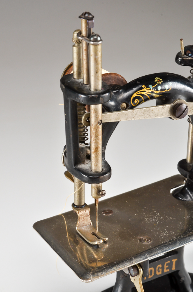Antique Foley & Williams Midget Toy Sewing Machine