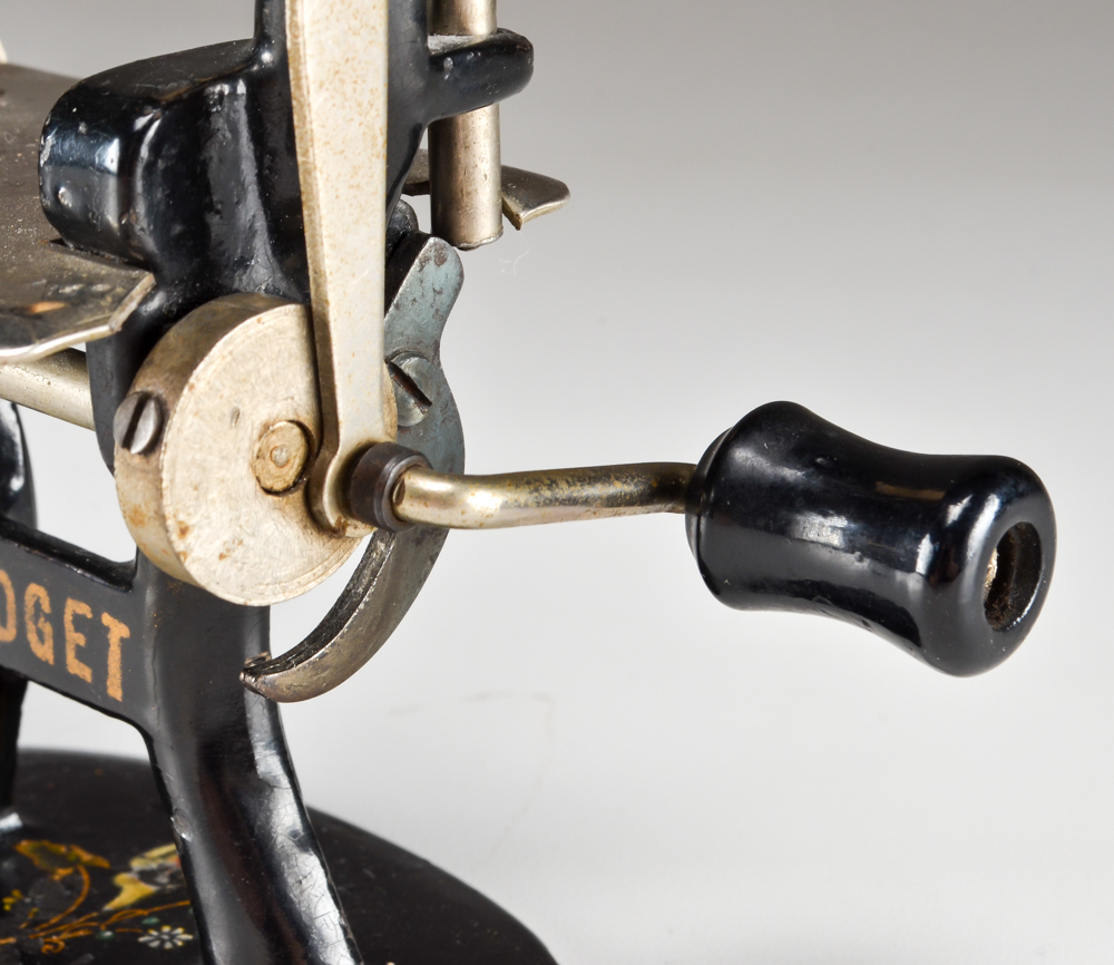 Antique Foley & Williams Midget Toy Sewing Machine