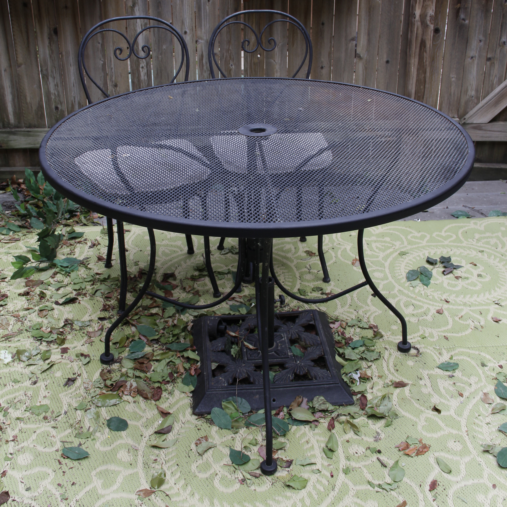 Round Plantation Patterns Metal Mesh Patio Table and Two Chairs