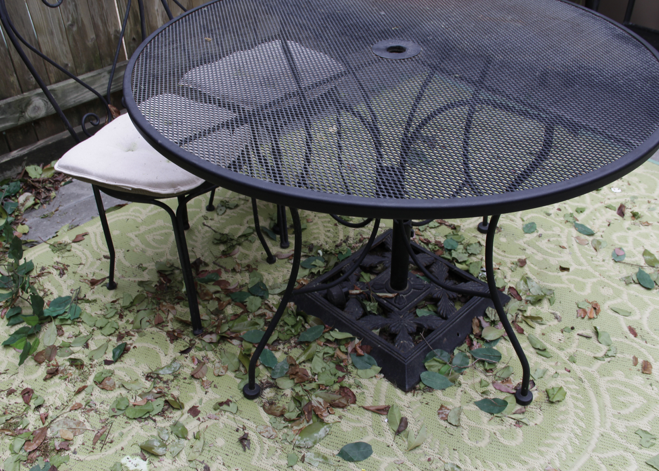 Round Plantation Patterns Metal Mesh Patio Table and Two Chairs