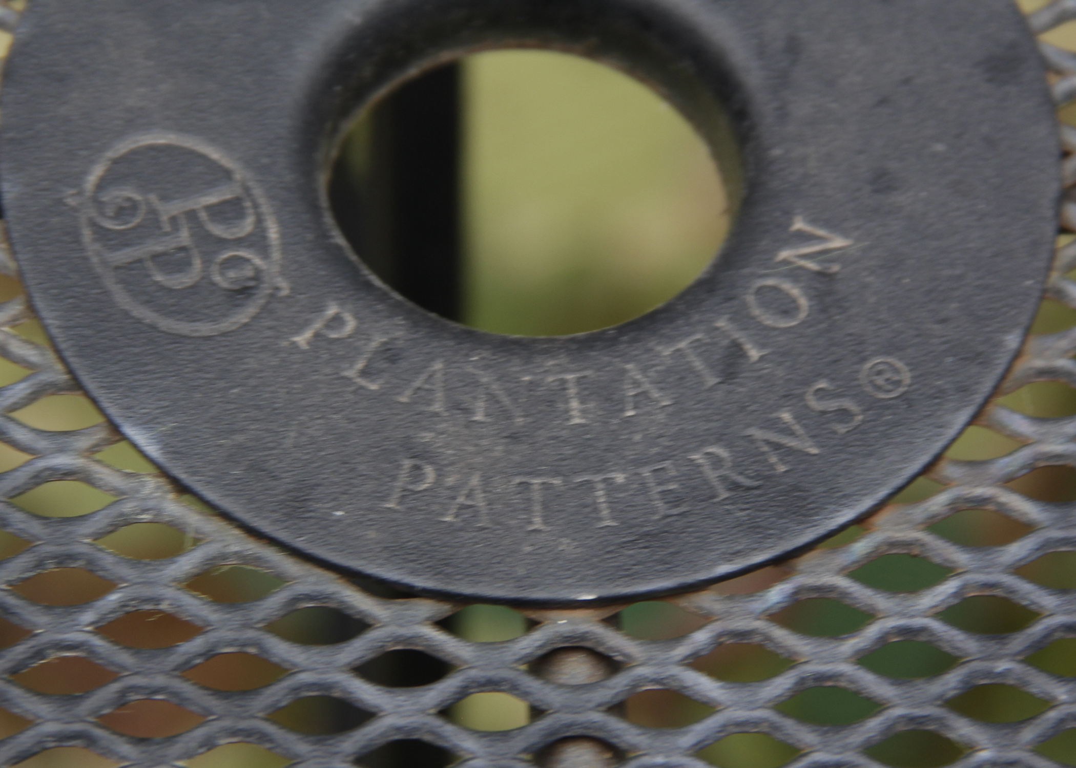 Round Plantation Patterns Metal Mesh Patio Table and Two Chairs