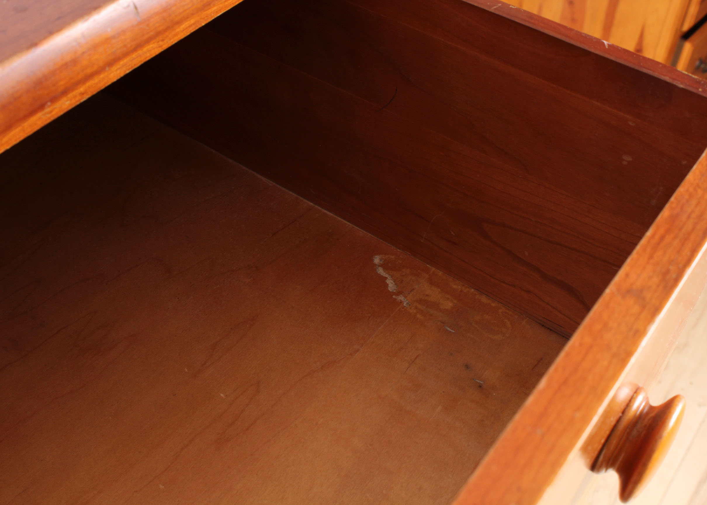 Neoclassical Federal Style Chest of Drawers