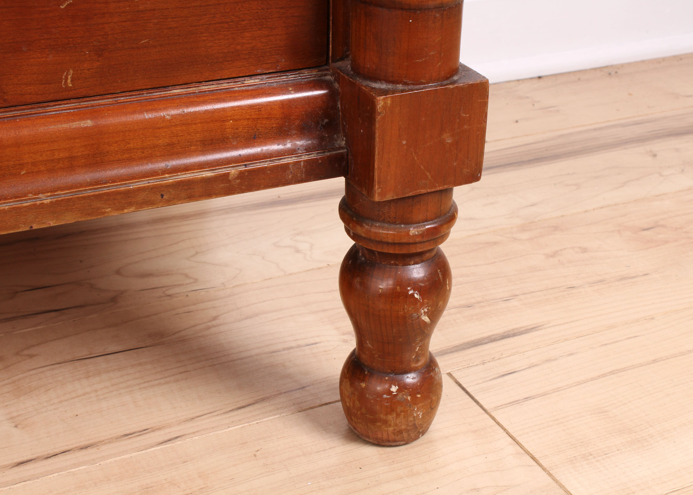 Neoclassical Federal Style Chest of Drawers