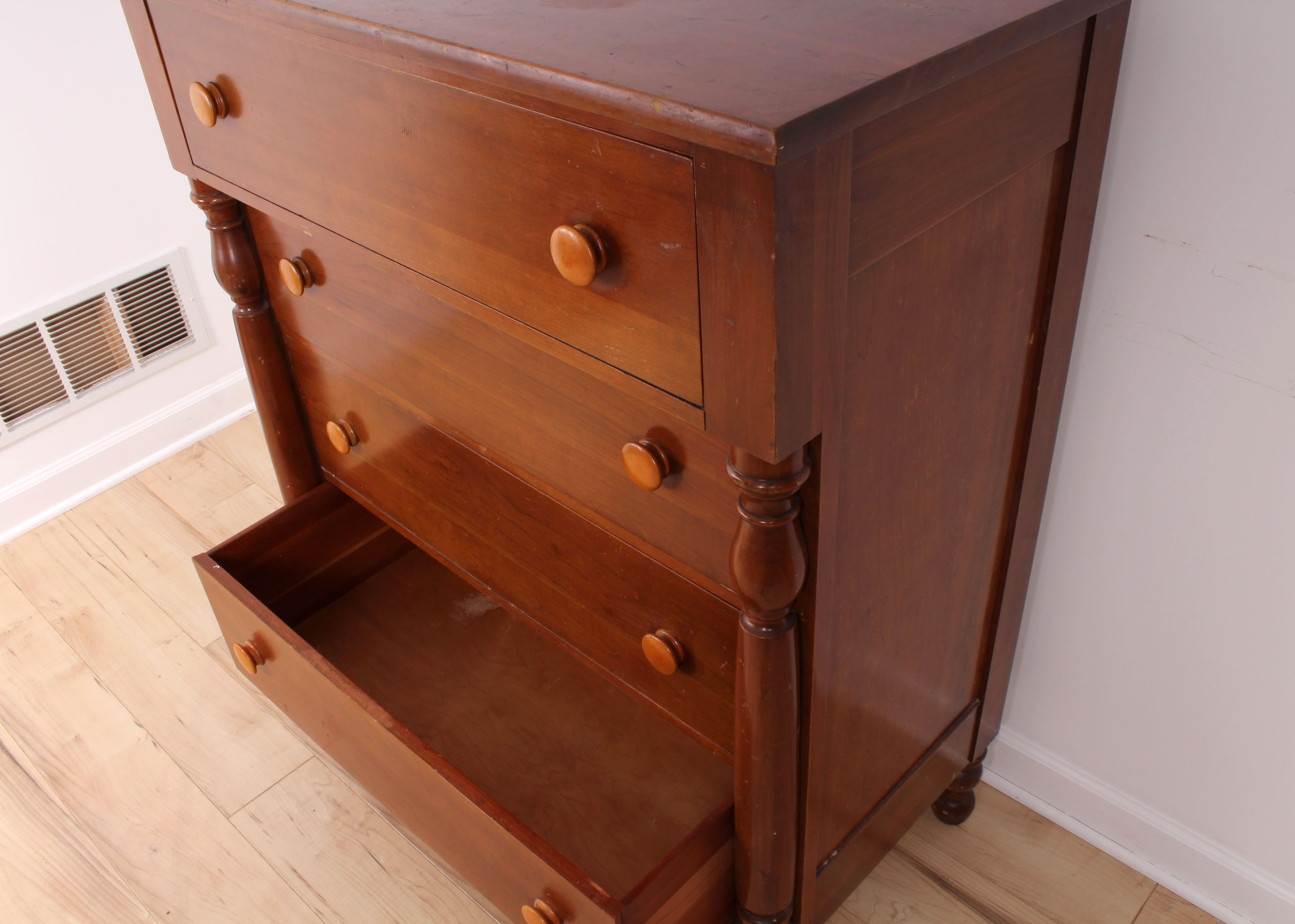 Neoclassical Federal Style Chest of Drawers
