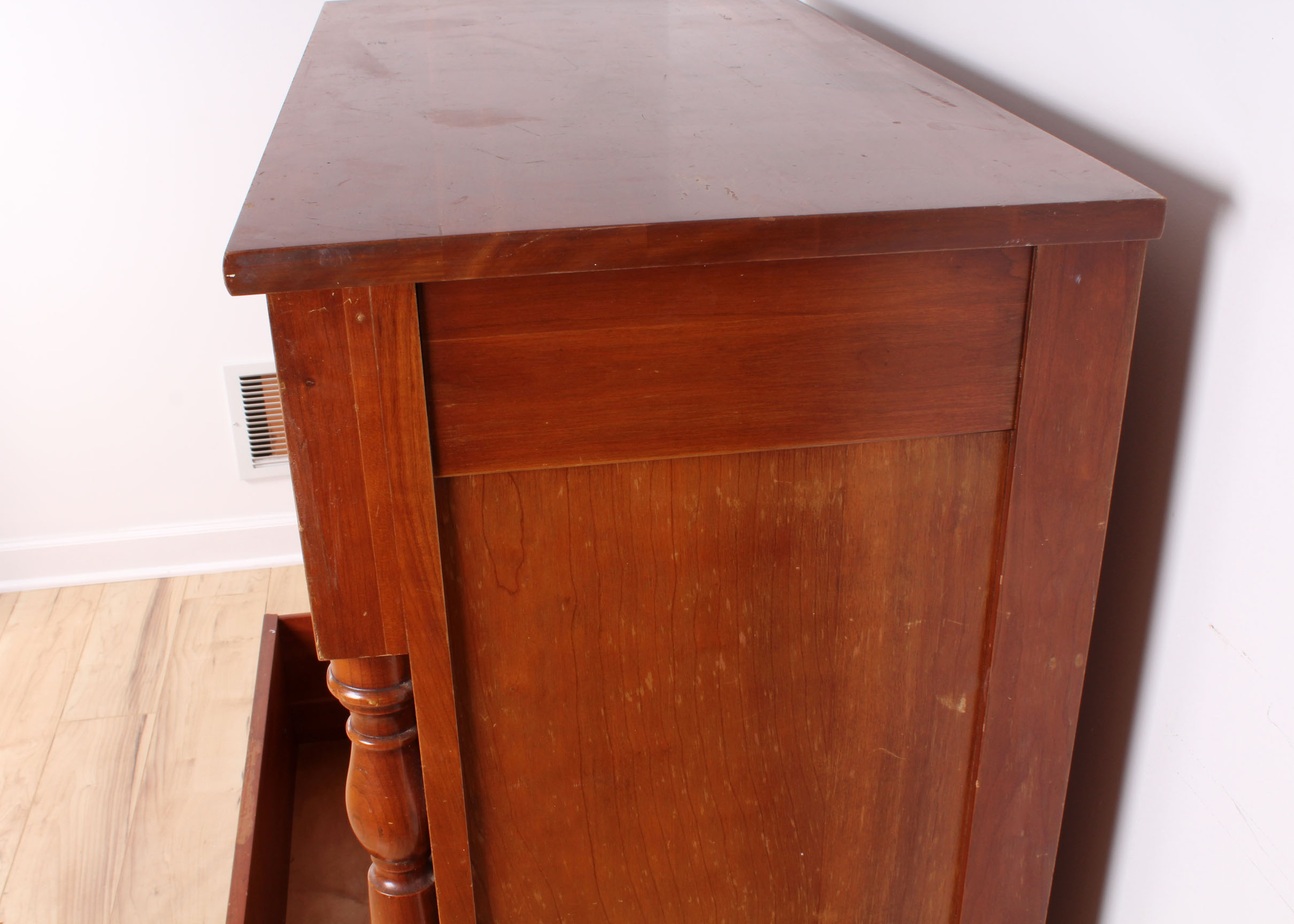 Neoclassical Federal Style Chest of Drawers