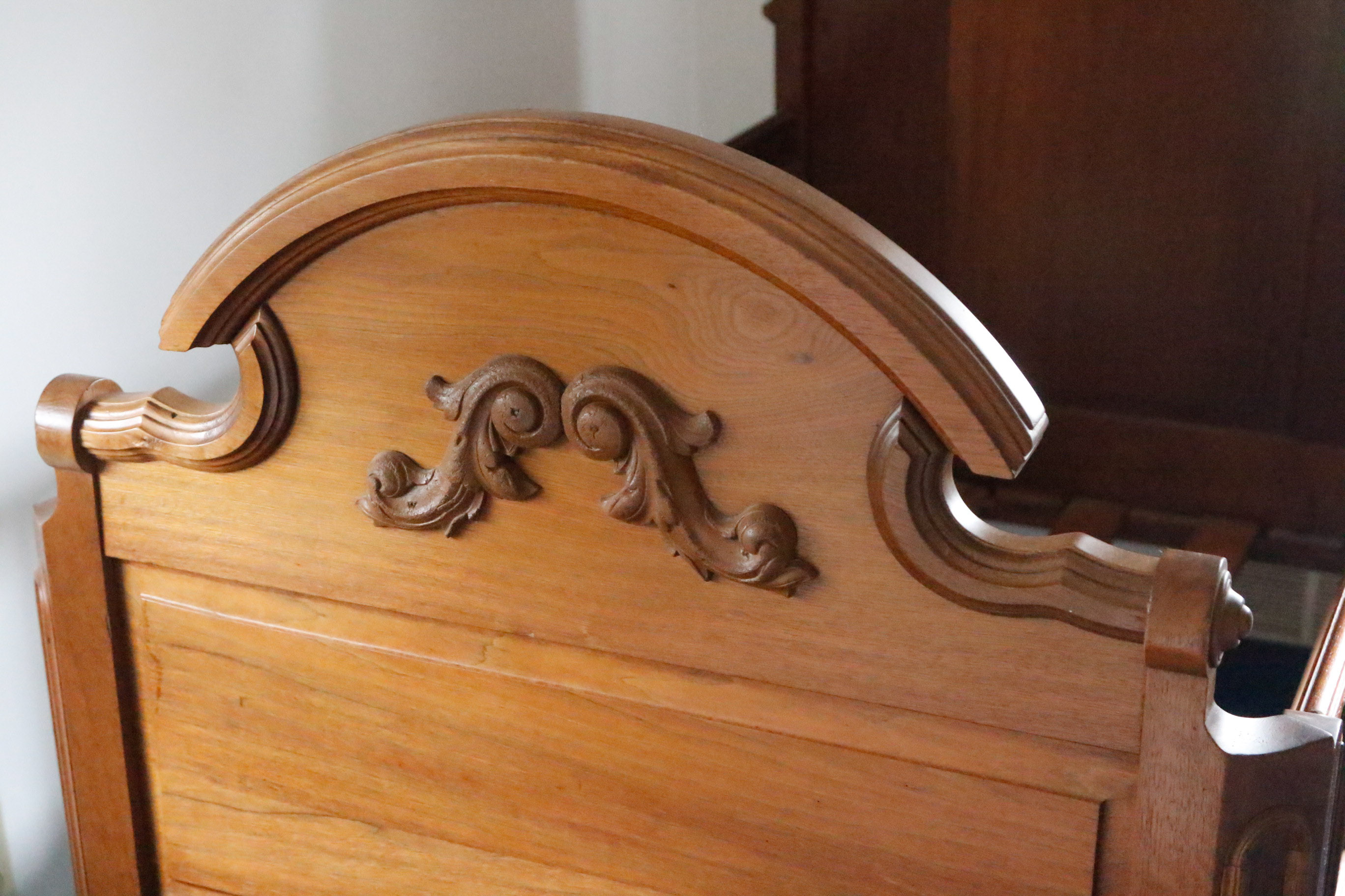 Decorative Antique Carved Victorian Walnut Crib